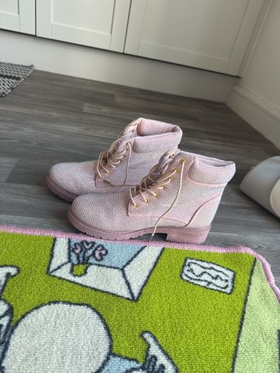 Women boots / shoes runners