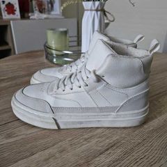 Zara runners