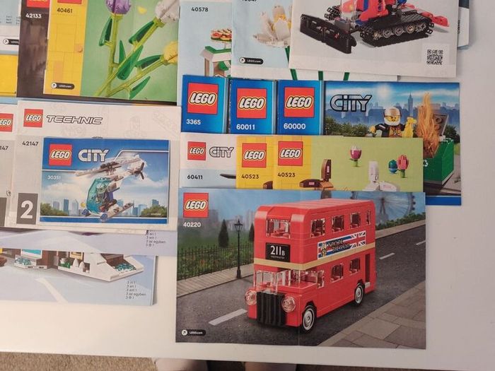 Lego Instruction Books in very good condition. Technic, City, Ninjago