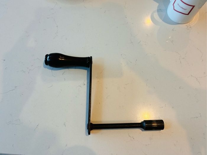 WANTED: Table Crank