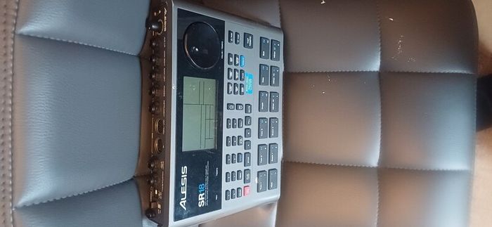 Alesis SR18 drum machine