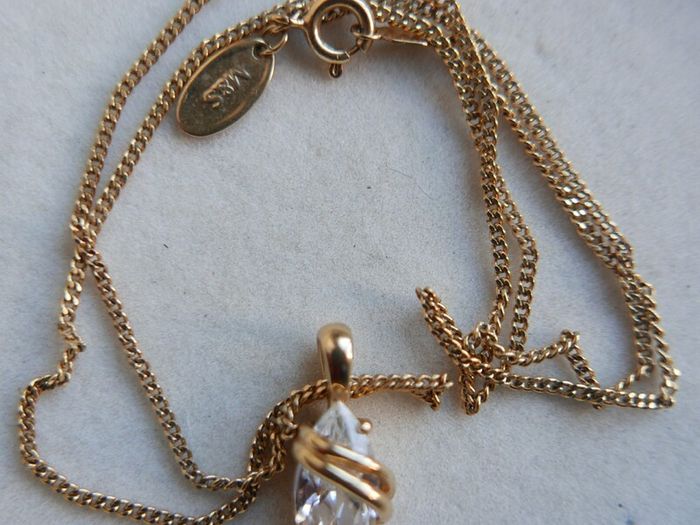 Beautiful Gold Plated Oval Solitaire Pendant Necklace with Chain  Stone Cubic Zirconia Gold, length 18"