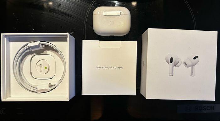 Apple AirPods Pro (1st Gen) with Wireless Charging Case