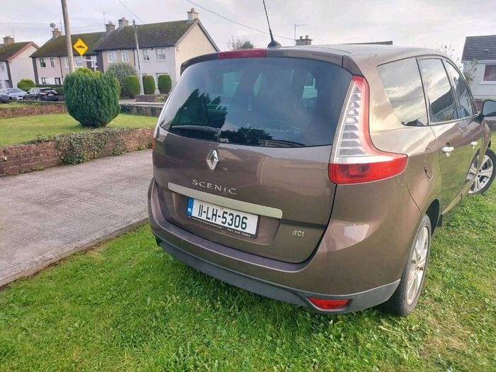 Renault scenic 7 seater.