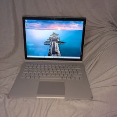 Microsoft Surface Book 13.5" Touchscreen (i5 / 8GB / 256GB SSD)