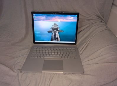Microsoft Surface Book 13.5" Touchscreen (i5 / 8GB / 256GB SSD)