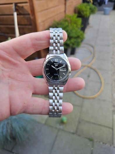 Watch Seiko 5 Automatic.