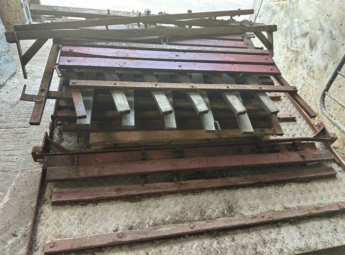 Creels Arch trailer Top creels