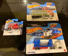 Ultra Magnus & Optimus Prime Hot Wheels Set