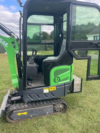 Mini digger. 1.2ton