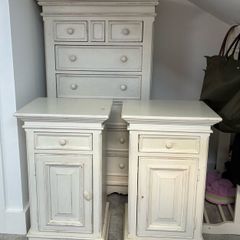 Cream distressed bedroom furniture set