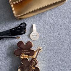 Marc Jacob Daisy perfume brooch pin