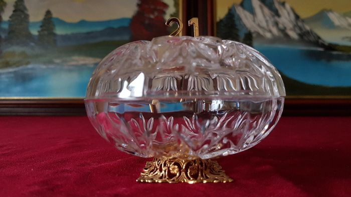 Killarney Crystal Cut Crystal Glass With Number 21 Lidded Jewelry Dish / Bowl With 22 Carat Gold Cover Handle and Footed Base Finishing Made In Ireland