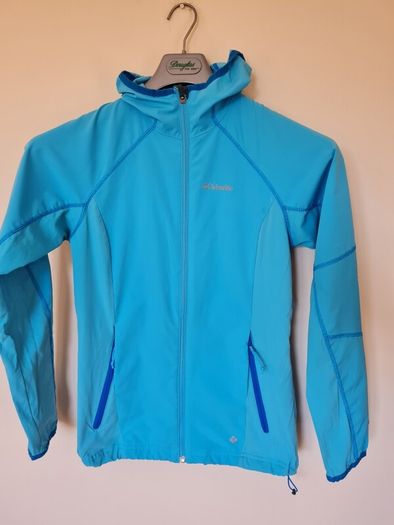 Columbia omni shield hoodie Size small Pit to pit 19" in excellent condition