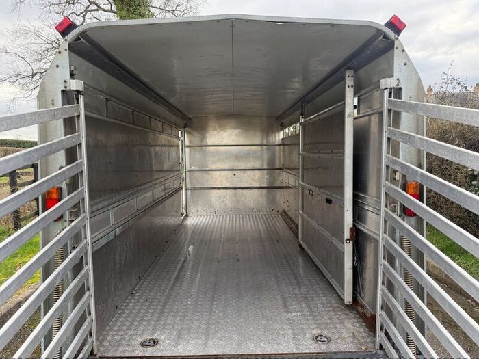 IFOR WILLIAMS TA510 Tri Axle Livestock Trailer