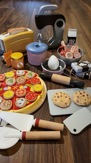 Toy oven and accessories