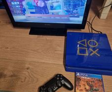 Limited edition Blue ps4 slim bundle - 2 controls 4 games.(firmware 13.52)