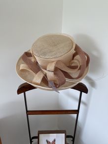 Large occasion hat neutral colours
