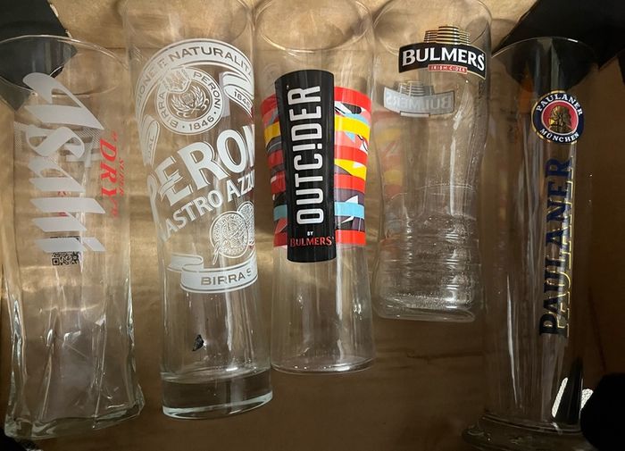Bulmers Guinness tuborg Paulaner coors whitefield carling peroni Budweiser krombacher smithwicks Heineken jameson beer Glasses