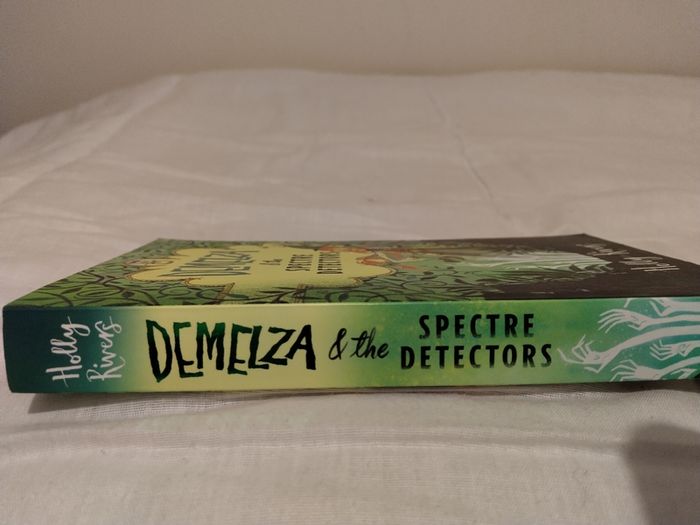 Demelza & The Spectre Detectors By Holly Rivers