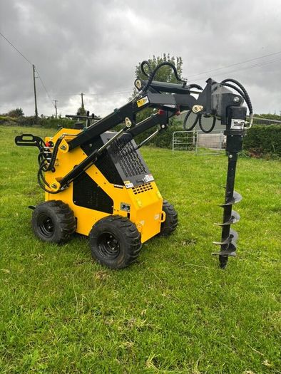 Mini skid steer loader