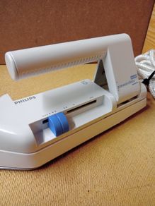 Philips Travel Iron:  250w / 110-120v