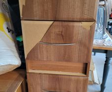 4 large deep drawers