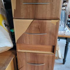 4 large deep drawers