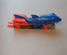 Hot Wheels Shark Chomp Transporter Playset & Diecast Car