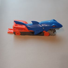 Hot Wheels Shark Chomp Transporter Playset & Diecast Car