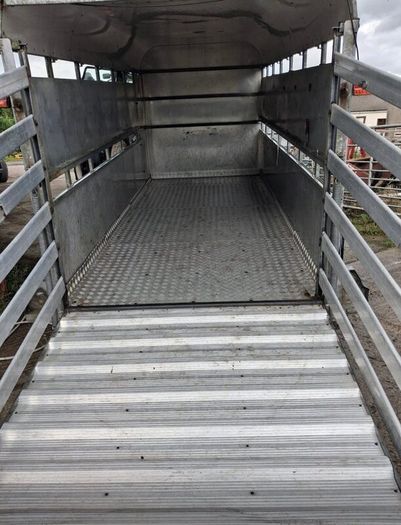 Cattle Trailer Tri Axel for Sale