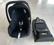 Maxi Cosi Car Seat and isofix base