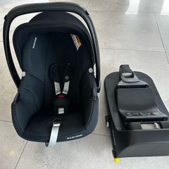 Maxi Cosi Car Seat and isofix base