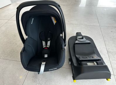 Maxi Cosi Car Seat and isofix base