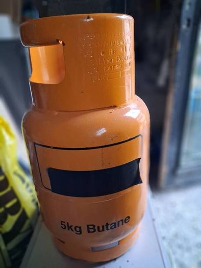 Camping gas bottles full & empty, read ad