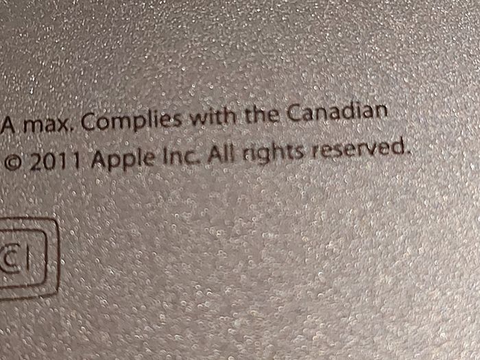 Apple MacBook Air 13 inch, Model A1369,  i5,  1,7GHz, no Ram, needs Ram, excellent cosmetic condition