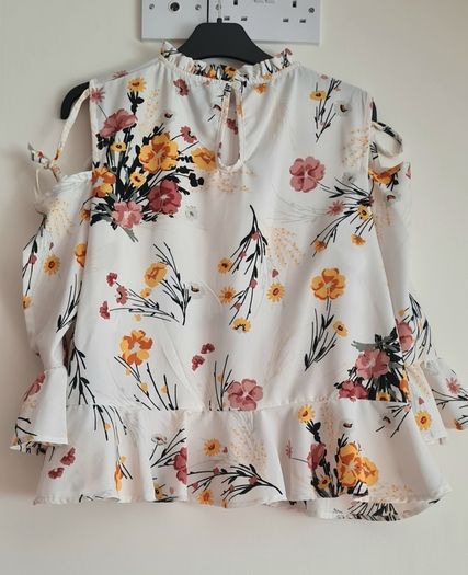 Floral top, Cut-out Shoulder