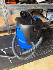 Nilfisk aero 21 vacuum