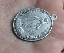 Irish Antique Sterling Silver Medal: Congregation of the Children of Mary, Dublin 1941  8 grams silver