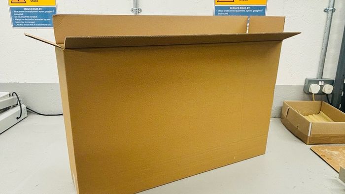 Box for monitor or pictures frames