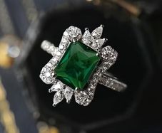 Vintage Style Emerald Stone Silver Ring