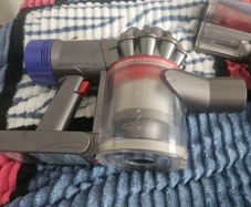dyson v8