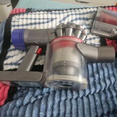 dyson v8
