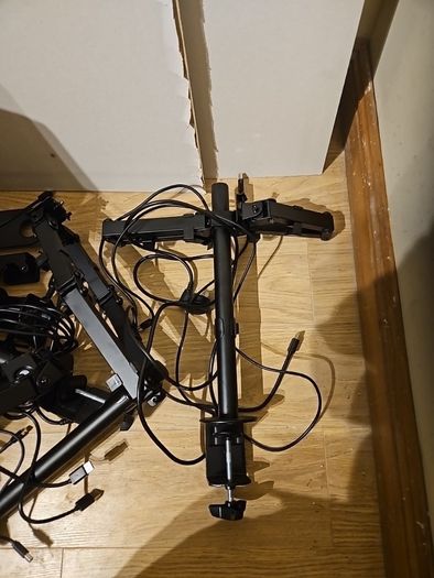 Dual monitor desktop mount (Manhattan Brand)
