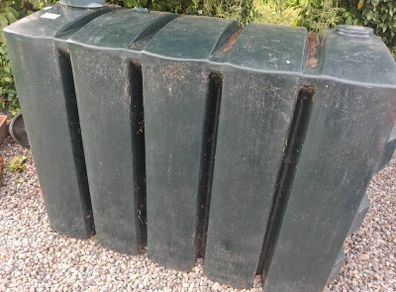 Oil tank