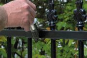 0.75 Liters oil-based, non-peel multi-surface paint suitable for all surfaces with built-in rust inhibiting qualities.