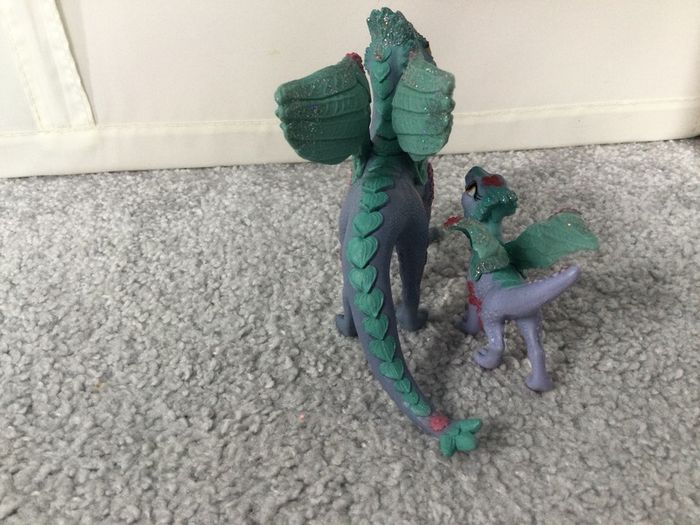 Shleich mother dragon and baby dragon