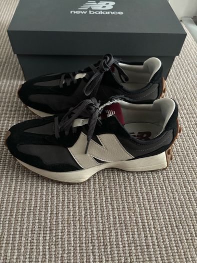 New Balance 327 trainers