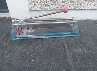 Tile cutter