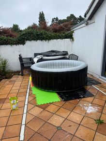 Hot tub (with puncture)